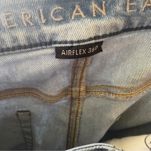 American Eagle Light-Wash Ripped Jeans - Picture 4 of 4